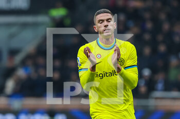 2022-11-09 - Robin Gosens of FC Internazionale gestures during Serie A 2022/23 football match between FC Internazionale and Bologna FC at Giuseppe Meazza Stadium, Milan, Italy on November 09, 2022 - INTER - FC INTERNAZIONALE VS BOLOGNA FC - ITALIAN SERIE A - SOCCER