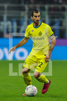 2022-11-09 - Henrikh Mkhitaryan of FC Internazionale in action during Serie A 2022/23 football match between FC Internazionale and Bologna FC at Giuseppe Meazza Stadium, Milan, Italy on November 09, 2022 - INTER - FC INTERNAZIONALE VS BOLOGNA FC - ITALIAN SERIE A - SOCCER