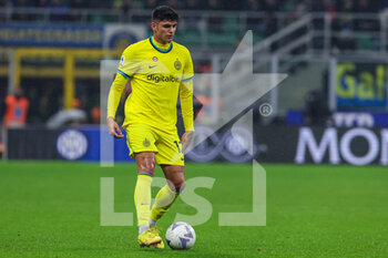 2022-11-09 - Raoul Bellanova of FC Internazionale in action during Serie A 2022/23 football match between FC Internazionale and Bologna FC at Giuseppe Meazza Stadium, Milan, Italy on November 09, 2022 - INTER - FC INTERNAZIONALE VS BOLOGNA FC - ITALIAN SERIE A - SOCCER