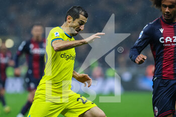 2022-11-09 - Henrikh Mkhitaryan of FC Internazionale in action during Serie A 2022/23 football match between FC Internazionale and Bologna FC at Giuseppe Meazza Stadium, Milan, Italy on November 09, 2022 - INTER - FC INTERNAZIONALE VS BOLOGNA FC - ITALIAN SERIE A - SOCCER