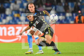 2022-11-08 - Martín Satriano of Empoli Football Club and Leo Ostigard of SSC Napoli  competes for the ball with  during the Serie A match between SSC Napoli v Empoli Football Club at  Diego Armando Maradona Stadium - SSC NAPOLI VS EMPOLI FC - ITALIAN SERIE A - SOCCER