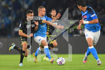 2022-11-08 - Nedim Bajrami of Empoli Football Club and Stanislav Lobotka of SSC Napoli  competes for the ball with during the Serie A match between SSC Napoli v Empoli Football Club at  Diego Armando Maradona Stadium - SSC NAPOLI VS EMPOLI FC - ITALIAN SERIE A - SOCCER