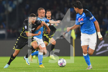 2022-11-08 - Nedim Bajrami of Empoli Football Club and Stanislav Lobotka of SSC Napoli  competes for the ball with during the Serie A match between SSC Napoli v Empoli Football Club at  Diego Armando Maradona Stadium - SSC NAPOLI VS EMPOLI FC - ITALIAN SERIE A - SOCCER