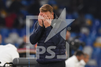 2022-11-08 - Paolo Zanetti Coach of Empoli Football Club he puts his hands on his forehead for the penalty awarded to Napoli during the Serie A match between SSC Napoli v Empoli Football Club at  Diego Armando Maradona Stadium - SSC NAPOLI VS EMPOLI FC - ITALIAN SERIE A - SOCCER