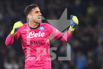 2022-11-08 - Alex Meret of SSC Napoli  rejoices at the end of the race  during the Serie A match between SSC Napoli v Empoli Football Club at  Diego Armando Maradona Stadium - SSC NAPOLI VS EMPOLI FC - ITALIAN SERIE A - SOCCER