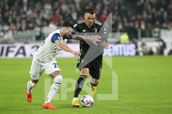 2022-11-13 - Filip Kostic (Juventus FC) in action against Elseid Hysaj (SS Lazio) - JUVENTUS FC VS SS LAZIO - ITALIAN SERIE A - SOCCER