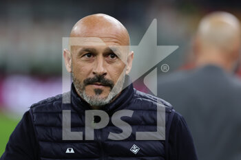 2022-11-13 - Vincenzo Italiano Head Coach of ACF Fiorentina during Serie A 2022/23 football match between AC Milan and ACF Fiorentina at Giuseppe Meazza Stadium, Milan, Italy on November 13, 2022 - AC MILAN VS ACF FIORENTINA - ITALIAN SERIE A - SOCCER