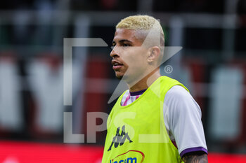2022-11-13 - Dodo of ACF Fiorentina warms up during Serie A 2022/23 football match between AC Milan and ACF Fiorentina at Giuseppe Meazza Stadium, Milan, Italy on November 13, 2022 - AC MILAN VS ACF FIORENTINA - ITALIAN SERIE A - SOCCER