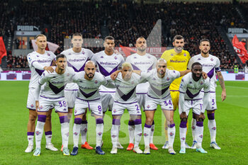 2022-11-13 - ACF Fiorentina team line up during Serie A 2022/23 football match between AC Milan and ACF Fiorentina at Giuseppe Meazza Stadium, Milan, Italy on November 13, 2022 - AC MILAN VS ACF FIORENTINA - ITALIAN SERIE A - SOCCER