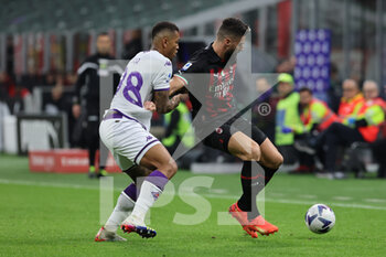 2022-11-13 - Olivier Giroud of AC Milan competes for the ball with Igor of ACF Fiorentina during Serie A 2022/23 football match between AC Milan and ACF Fiorentina at Giuseppe Meazza Stadium, Milan, Italy on November 13, 2022 - AC MILAN VS ACF FIORENTINA - ITALIAN SERIE A - SOCCER