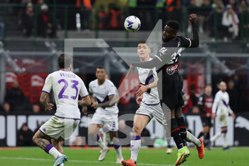 2022-11-13 - Divock Origi of AC Milan in action during Serie A 2022/23 football match between AC Milan and ACF Fiorentina at Giuseppe Meazza Stadium, Milan, Italy on November 13, 2022 - AC MILAN VS ACF FIORENTINA - ITALIAN SERIE A - SOCCER
