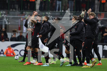 2022-11-13 - AC Milan players celebrate the victory at the end of the match during Serie A 2022/23 football match between AC Milan and ACF Fiorentina at Giuseppe Meazza Stadium, Milan, Italy on November 13, 2022 - AC MILAN VS ACF FIORENTINA - ITALIAN SERIE A - SOCCER