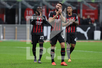 2022-11-13 - Olivier Giroud of AC Milan celebrates the victory at the end of the match with Fikayo Tomori of AC Milan and Aster Vranckx of AC Milan during Serie A 2022/23 football match between AC Milan and ACF Fiorentina at Giuseppe Meazza Stadium, Milan, Italy on November 13, 2022 - AC MILAN VS ACF FIORENTINA - ITALIAN SERIE A - SOCCER