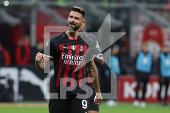 2022-11-13 - Olivier Giroud of AC Milan celebrates the victory at the end of the match during Serie A 2022/23 football match between AC Milan and ACF Fiorentina at Giuseppe Meazza Stadium, Milan, Italy on November 13, 2022 - AC MILAN VS ACF FIORENTINA - ITALIAN SERIE A - SOCCER