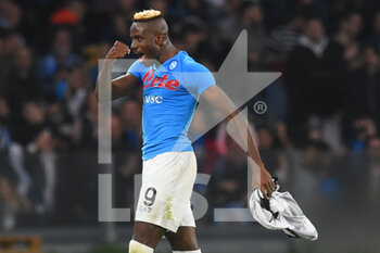 2022-11-12 - Victor Osimhen of SSC Napoli  rejoices at the end of the race under the curve  during the Serie A match between SSC Napoli  v Udinese Calcio at Diego Armando Maradona Stadium  - SSC NAPOLI VS UDINESE CALCIO - ITALIAN SERIE A - SOCCER