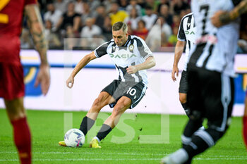 2022-09-04 - Udinese's Gerard Deulofeu at free kick - UDINESE CALCIO VS AS ROMA - ITALIAN SERIE A - SOCCER