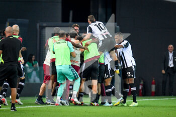 2022-09-04 - Udinese's Lazar Samardzic celebrates after scoring a goal with teammates - UDINESE CALCIO VS AS ROMA - ITALIAN SERIE A - SOCCER