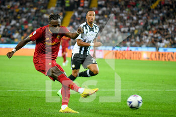 2022-09-04 - Roma's Tammy Abraham tries to score - UDINESE CALCIO VS AS ROMA - ITALIAN SERIE A - SOCCER