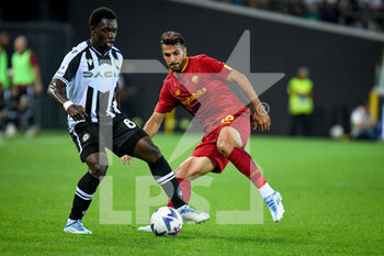 2022-09-04 - Udinese's Jean-Victor Makengo in action against Roma's Mehmet Celik - UDINESE CALCIO VS AS ROMA - ITALIAN SERIE A - SOCCER