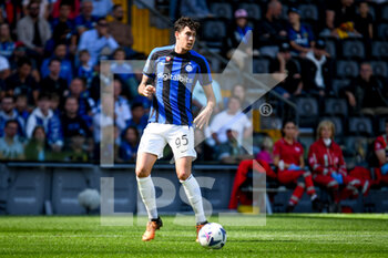 18/09/2022 - Inter's Alessandro Bastoni portrait in action - UDINESE CALCIO VS INTER - FC INTERNAZIONALE - SERIE A - CALCIO