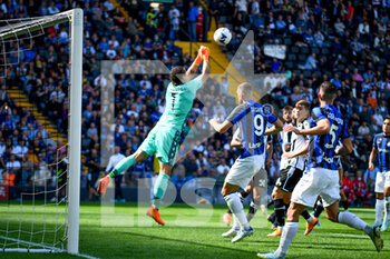 2022-09-18 - Udinese's Marco Silvestri saves a goal - UDINESE CALCIO VS INTER - FC INTERNAZIONALE - ITALIAN SERIE A - SOCCER