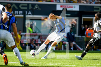 2022-09-18 - Inter's Edin Dzeko tries to score a goal - UDINESE CALCIO VS INTER - FC INTERNAZIONALE - ITALIAN SERIE A - SOCCER