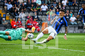2022-09-18 - Udinese's Marco Silvestri saves a goal from Inter's Lautaro Martinez - UDINESE CALCIO VS INTER - FC INTERNAZIONALE - ITALIAN SERIE A - SOCCER