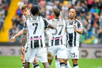 2022-10-23 - Udinese's Enzo Ebosse with teammates celebrates after Udinese's Gerard Deulofeu scored a goal - UDINESE CALCIO VS TORINO FC - ITALIAN SERIE A - SOCCER