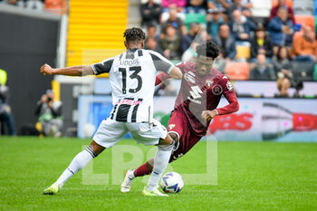 2022-10-23 - Torino's Ola Aina in action against Udinese's Destiny Iyenoma Udogie - UDINESE CALCIO VS TORINO FC - ITALIAN SERIE A - SOCCER