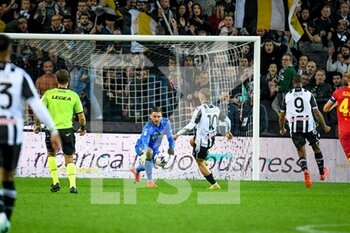2022-11-04 - Lecce's Wladimiro Falcone saves a goal by Udinese's Gerard Deulofeu - UDINESE CALCIO VS US LECCE - ITALIAN SERIE A - SOCCER