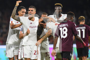 14/08/2022 - Bryan Cristante ( AS. Roma) celebrates after scoring goal  during the Serie A 2022/23 match between US Salernitana1919 and AS Roma  Arechi  Stadium - US SALERNITANA VS AS ROMA - SERIE A - CALCIO