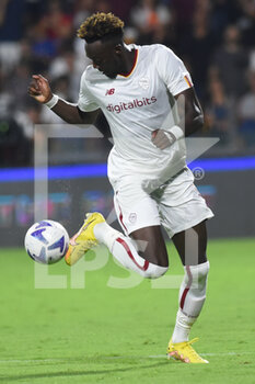 2022-08-14 - Tammy Abraham( AS. Roma) in action during the Serie A 2022/23 match between US Salernitana1919 and AS Roma  Arechi  Stadium - US SALERNITANA VS AS ROMA - ITALIAN SERIE A - SOCCER