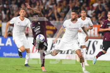 2022-08-14 - Lassana Coulibaly( US. Salernitana 1919) and Lorenzo Pellegrini ( AS. Roma) competes for the ball with during the Serie A 2022/23 match between US Salernitana1919 and AS Roma  Arechi  Stadium - US SALERNITANA VS AS ROMA - ITALIAN SERIE A - SOCCER