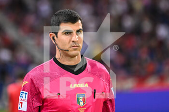 2022-08-21 - The Referee (fourth official) of the match Matteo Gualtieri - BOLOGNA FC VS HELLAS VERONA - ITALIAN SERIE A - SOCCER