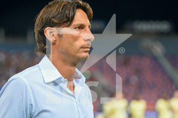 2022-08-21 - Hellas Verona's Head Coach Gabriele Cioffi - BOLOGNA FC VS HELLAS VERONA - ITALIAN SERIE A - SOCCER
