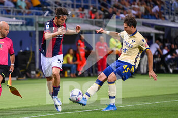 2022-08-21 - Bologna's Denso Kasius and Hellas Verona's Panagiotis Retsos - BOLOGNA FC VS HELLAS VERONA - ITALIAN SERIE A - SOCCER