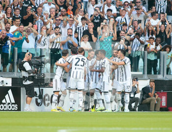 2022-08-27 - Dusan Vlahovic of Juventus Fc celebrating with team during the Italian Serie A, football match between Juventus fc and As Roma, on August 27, 2022 at Allianz Stadium in Turin, Italy. Photo Nderim Kaceli - JUVENTUS FC VS AS ROMA - ITALIAN SERIE A - SOCCER