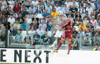2022-08-27 - Luiz Da Silva Danilo of Juventus Fc  and Bryan Cristante of As Roma during the Italian Serie A, football match between Juventus fc and As Roma, on August 27, 2022 at Allianz Stadium in Turin, Italy. Photo Nderim Kaceli - JUVENTUS FC VS AS ROMA - ITALIAN SERIE A - SOCCER