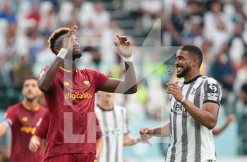 2022-08-27 - Tammy Abraham of As Roma and Bremer of Juventus Fc during the Italian Serie A, football match between Juventus Fc and As Roma on August 27, 2022 at Allianz Stadium, Turin, Italy. Photo Nderim Kaceli - JUVENTUS FC VS AS ROMA - ITALIAN SERIE A - SOCCER