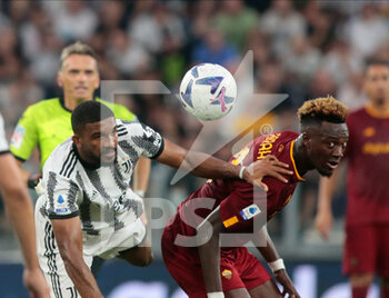 2022-08-27 - Bremer of Juventus Fc and Tammy Abraham of As Roma during the Italian Serie A, football match between Juventus Fc and As Roma on August 27, 2022 at Allianz Stadium, Turin, Italy. Photo Nderim Kaceli - JUVENTUS FC VS AS ROMA - ITALIAN SERIE A - SOCCER