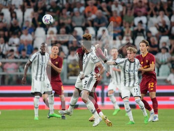 2022-08-27 - Bremer of Juventus Fc and Dusan Vlahovic of Juventus Fc during the Italian Serie A, football match between Juventus Fc and As Roma on August 27, 2022 at Allianz Stadium, Turin, Italy. Photo Nderim Kaceli - JUVENTUS FC VS AS ROMA - ITALIAN SERIE A - SOCCER
