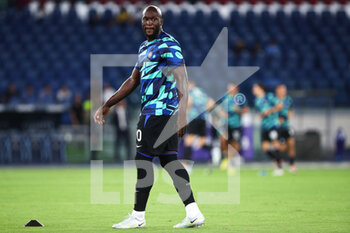 2022-08-26 - Romelu Lukaku of Internazionale looks on during warm up before the Italian championship Serie A football match between SS Lazio and FC Internazionale on August 26, 2022 at Stadio Olimpico in Rome, Italy - FOOTBALL - ITALIAN CHAMP - LAZIO V INTERNAZIONALE - ITALIAN SERIE A - SOCCER