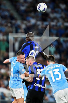 2022-08-26 - Romelu Lukaku (UP) of Internazionale and Gil Patricio Gabarron (L) goes for a header during the Italian championship Serie A football match between SS Lazio and FC Internazionale on August 26, 2022 at Stadio Olimpico in Rome, Italy - FOOTBALL - ITALIAN CHAMP - LAZIO V INTERNAZIONALE - ITALIAN SERIE A - SOCCER