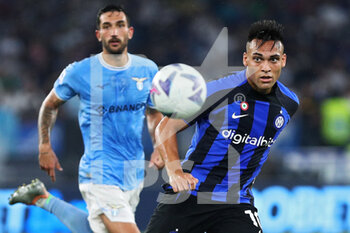 2022-08-26 - Lautaro Martinez of Internazionale in action during the Italian championship Serie A football match between SS Lazio and FC Internazionale on August 26, 2022 at Stadio Olimpico in Rome, Italy - FOOTBALL - ITALIAN CHAMP - LAZIO V INTERNAZIONALE - ITALIAN SERIE A - SOCCER