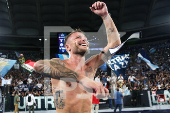 2022-08-26 - Ciro Immobile of Lazio celebrates the victory at the end of the Italian championship Serie A football match between SS Lazio and FC Internazionale on August 26, 2022 at Stadio Olimpico in Rome, Italy - FOOTBALL - ITALIAN CHAMP - LAZIO V INTERNAZIONALE - ITALIAN SERIE A - SOCCER