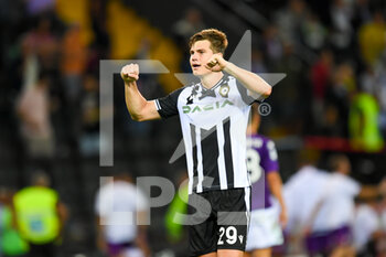 2022-08-31 - Udinese's Jaka Bijol celebrates a victory at the end of match - UDINESE CALCIO VS ACF FIORENTINA - ITALIAN SERIE A - SOCCER