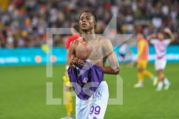 2022-08-31 - Fiorentina's Christian Kouame greets the fans at the end of the match - UDINESE CALCIO VS ACF FIORENTINA - ITALIAN SERIE A - SOCCER