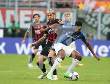 2022-09-03 - Theo Hernandez of Ac Milan and Denzel Dumfries of Fc Inter during the Italian Serie A tootball match between Ac Milan and Fc Inter on 03 of September 2022 at Giuseppe Meazza _ San Siro Siro stadium in Milan, Italy. Photo Nderim Kaceli - AC MILAN VS INTER - FC INTERNAZIONALE - ITALIAN SERIE A - SOCCER