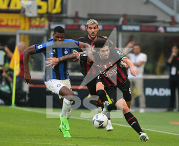 2022-09-03 - Sandro Tonali of Ac Milan and Denzel Dumfries of Fc Inter during the Italian Serie A tootball match between Ac Milan and Fc Inter on 03 of September 2022 at Giuseppe Meazza _ San Siro Siro stadium in Milan, Italy. Photo Nderim Kaceli - AC MILAN VS INTER - FC INTERNAZIONALE - ITALIAN SERIE A - SOCCER