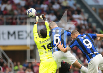 2022-09-03 - Mike Maignan of Ac Milan, Stefan De Vrij of Fc Inter and Edin Dzeko of fc Inter during the Italian Serie A tootball match between Ac Milan and Fc Inter on 03 of September 2022 at Giuseppe Meazza _ San Siro Siro stadium in Milan, Italy. Photo Nderim Kaceli - AC MILAN VS INTER - FC INTERNAZIONALE - ITALIAN SERIE A - SOCCER